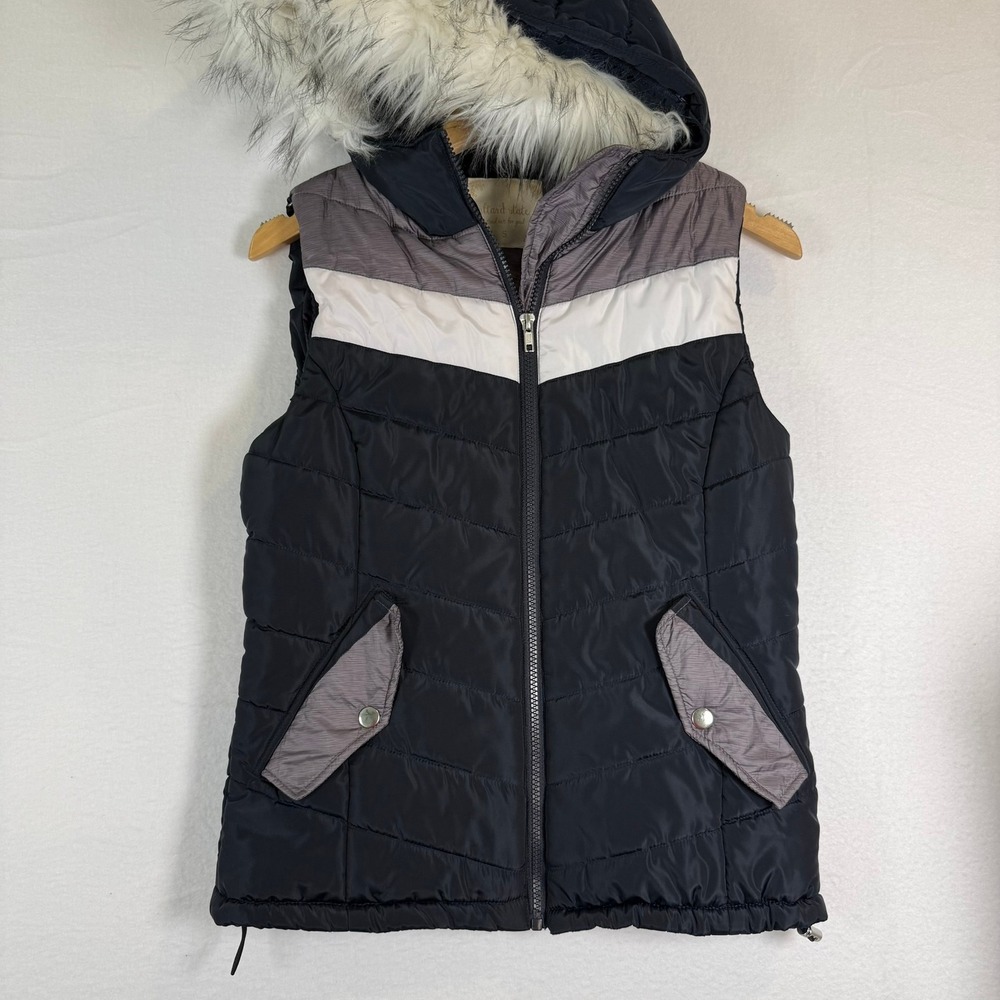 Altar'd State Women Black White Grey Chevron Puffer Vest Faux Fur Hood Small